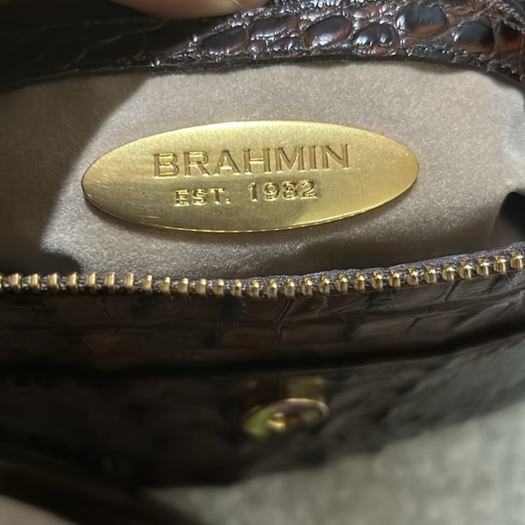 EUC Vintage Brahmin With Free Heels & Free Jewelry 2Rings 1Chain 1Earrings - Picture 15 of 17